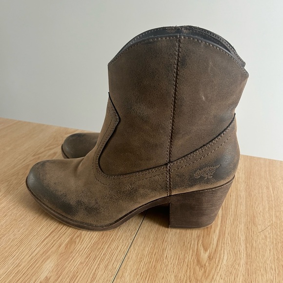 Rocket Dog Women’s Booties | size 7 - Picture 2 of 6